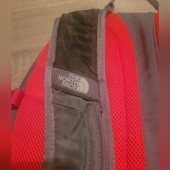North Face back pack - Picture 2 of 3